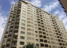 Bakı Dövlət Sirkin yanı