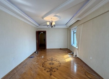 Satılır Nizami küçəsi