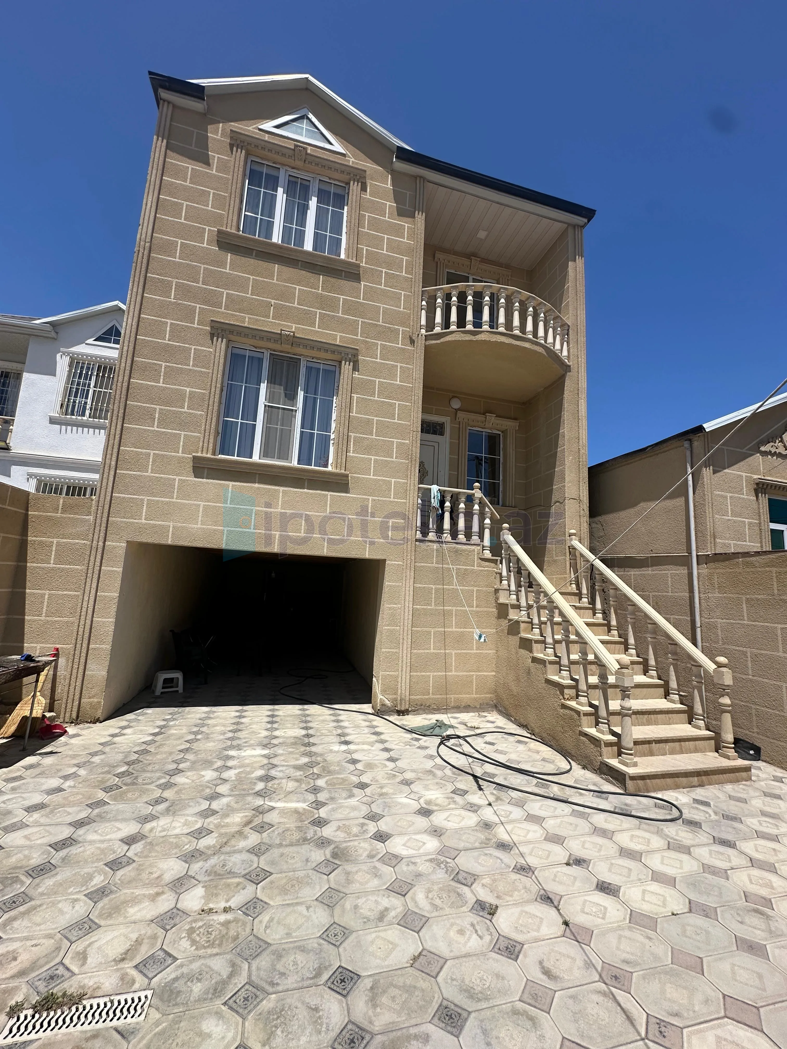 Masazırda, 6 nömrəli məktəbin yanı