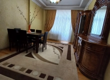 Elit ticarət mərkəzinin arxası.