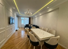 Satılır Neapol küçəsi