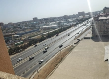 Ər-Riyad ticarət mərkəzinin yanı