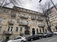 Satılır C. Qardaşları küçəsi