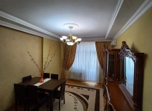 Elit ticarət mərkəzinin arxası.