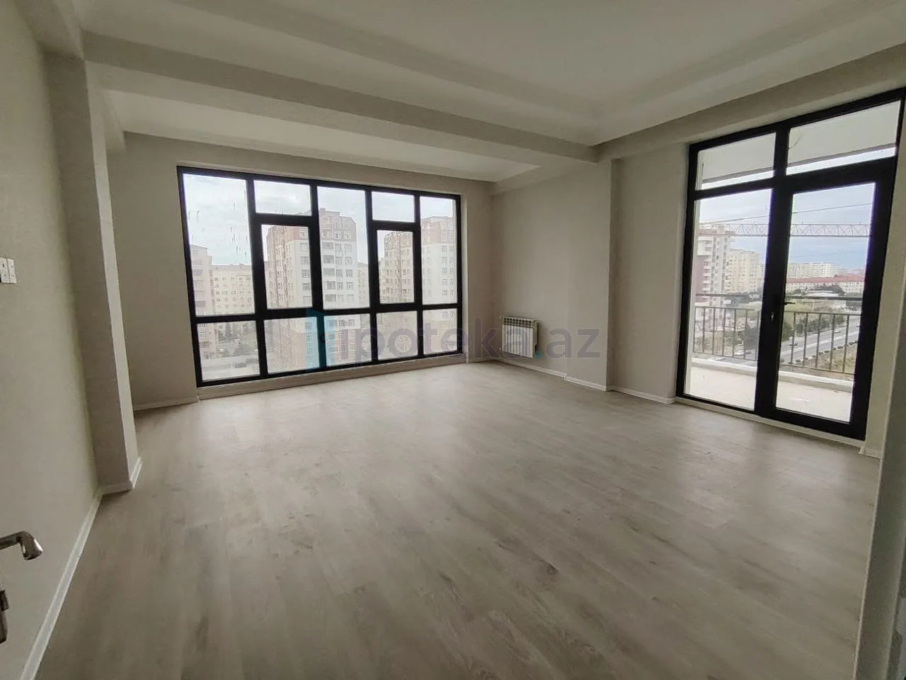 Sumqayıt Bulvarında, Bəyaz Residence