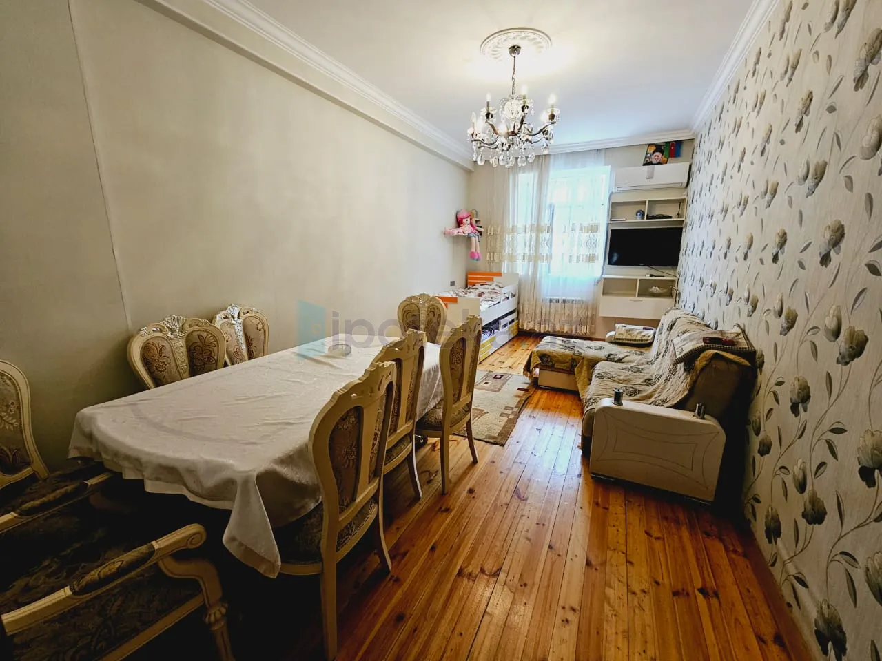 Masazır qəsəbəsi, İstiqlaliyyət küçəsi