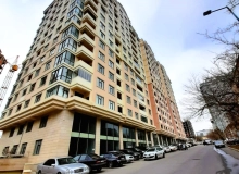 Satılır Fəxrəddin Əsədov küçəsi