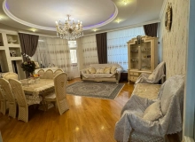 Təhsil Nazirliyi və H.Əliyev Mərkəzinin yanı