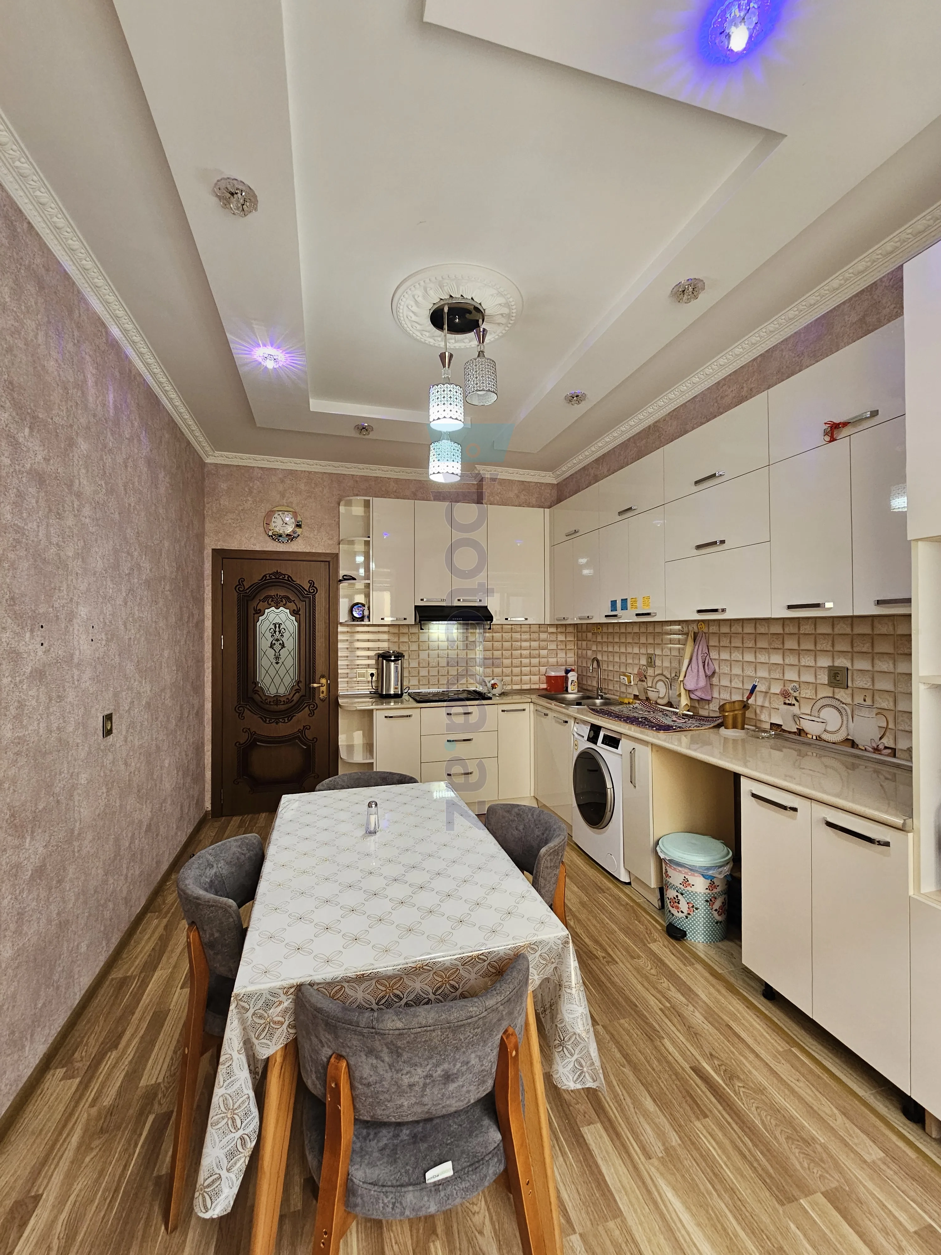 Masazır qəsəbəsi, Qurtuluş 93 kompleksi