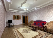 Satılır Ü.Hacıbəyov küçəsi