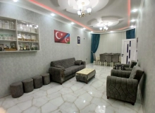 Şüvəlan qəsəbəsi, Mayakda, İlkin Marketə yaxın