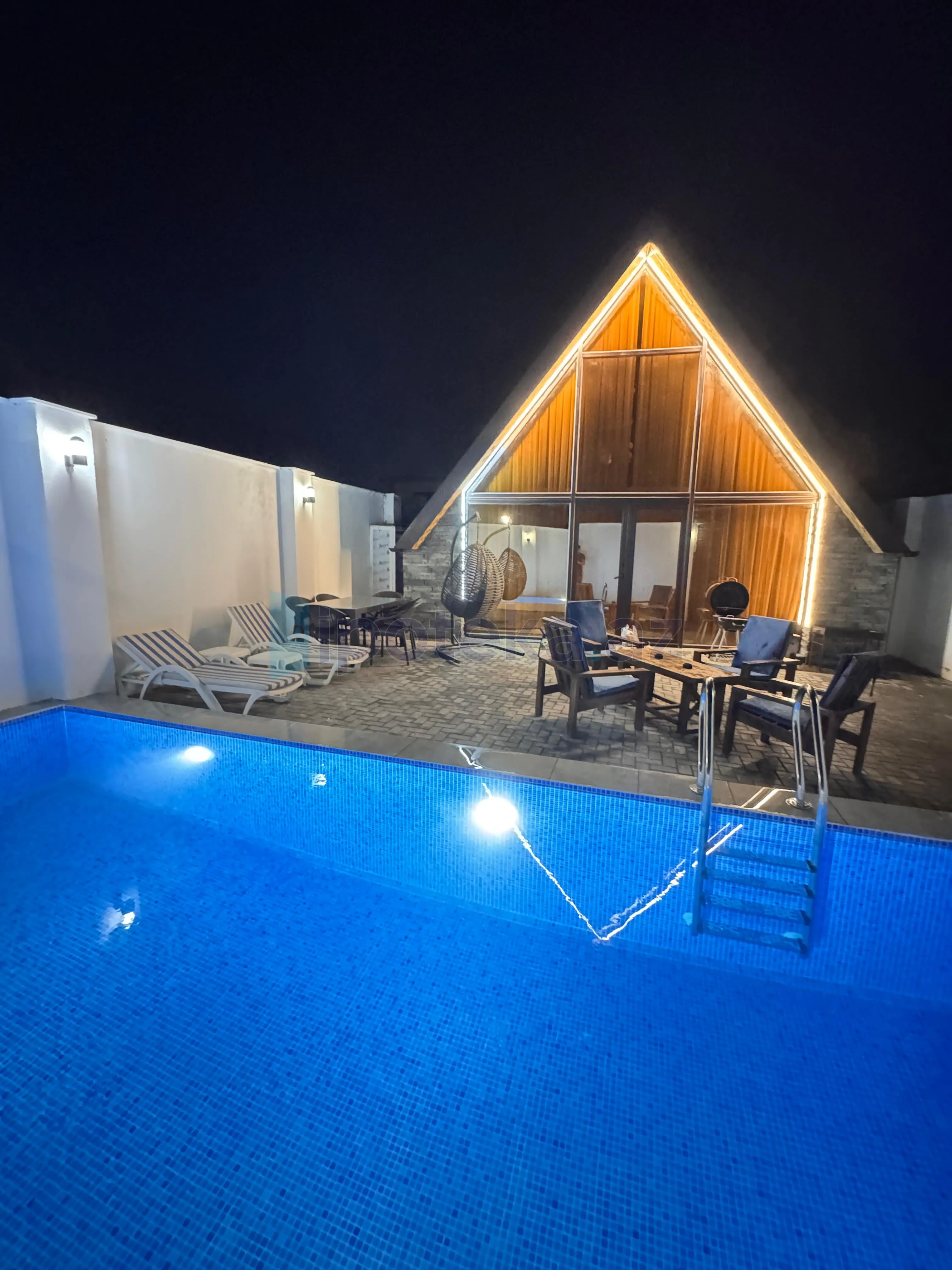 Şüvəlanda Bravo marketin arxası 2 mərtəbəli A FRAME