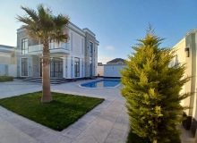 Şüvəlan qəsəbəsi, Mayak-da, Alaçatı restoranına yaxın