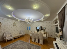 Təhsil Nazirliyi və H.Əliyev Mərkəzinin yanı