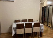 Bayıl qəsəbəsi,Bayraq meydanına piyada məsafədə.