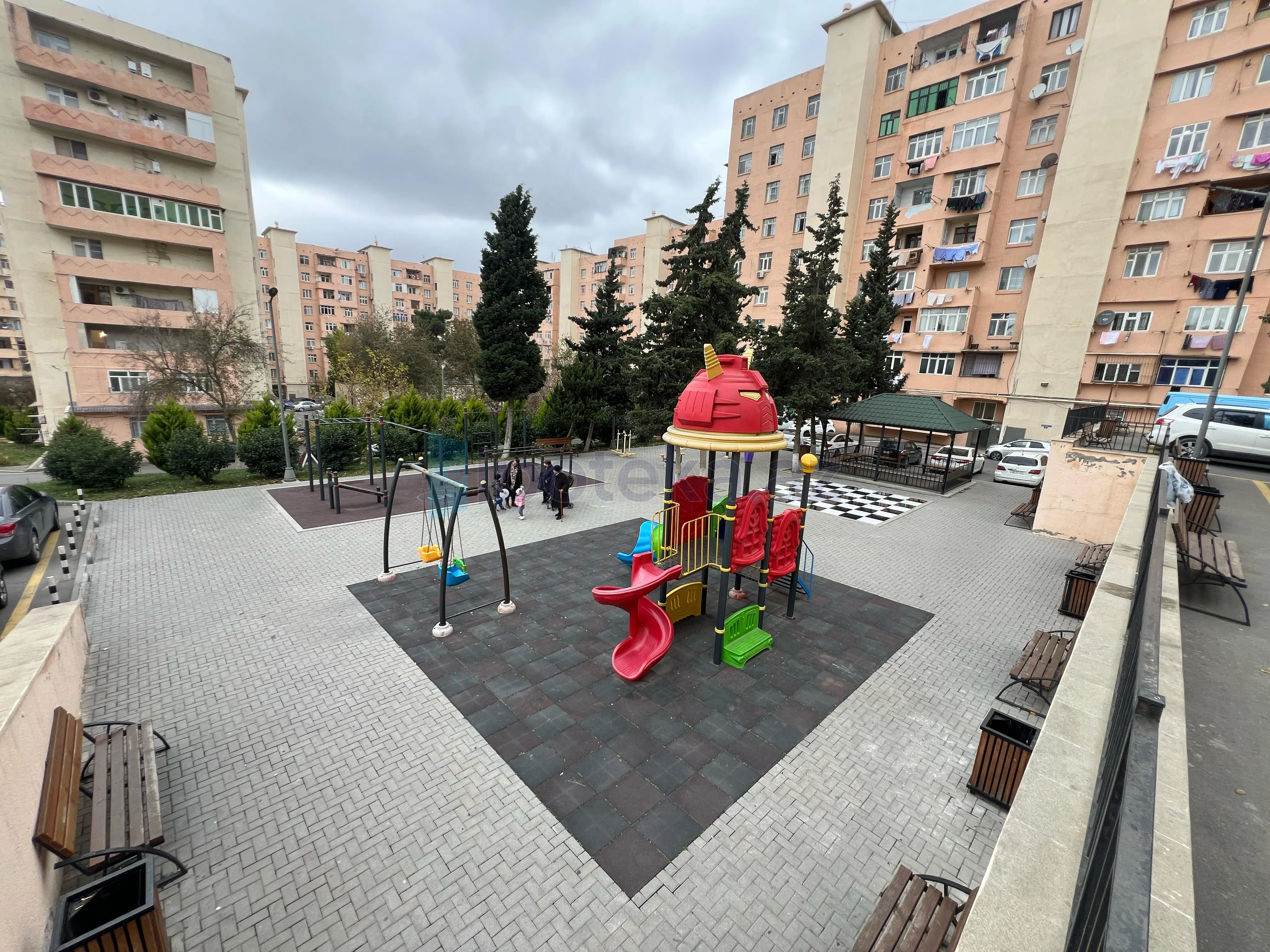 Yeni Günəşli , V massiivi