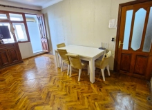 Satılır Kunanbayev küçəsi