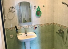 Biləcəri qəsəbəsi.Ağ sarayın yanı