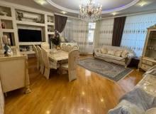 Təhsil Nazirliyi və H.Əliyev Mərkəzinin yanı