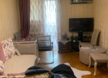 Satılır N. Hikmət küçəsi