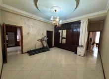 Ü.Hacıbəyov küçəsi