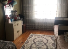 Xalqlar metrosuna yaxını, Laçın Ticarət Mərkəzinin yanı