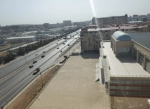 Ər-Riyad ticarət mərkəzinin yanı
